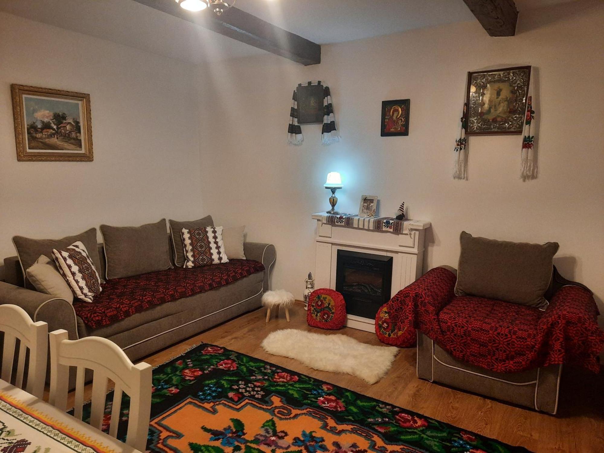 Casa Bunicilor Villa Ciprian Porumbescu Kültér fotó